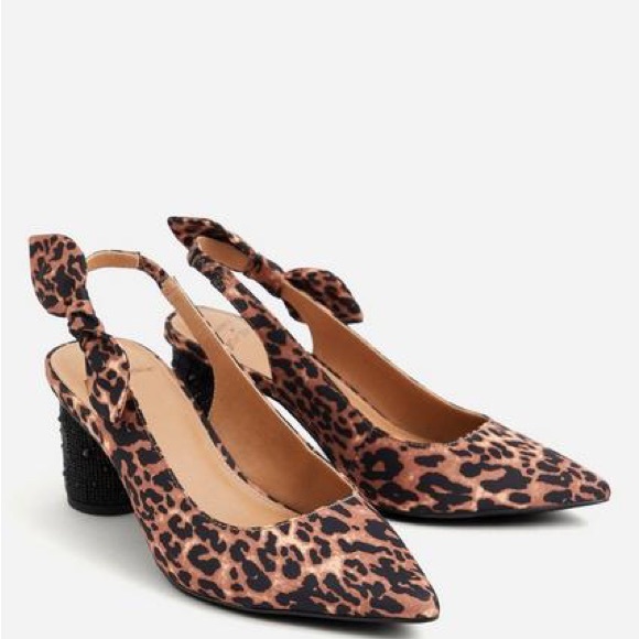 Betsey Johnson Leopard Pointed Toe Cylinder Heel - Picture 5 of 5